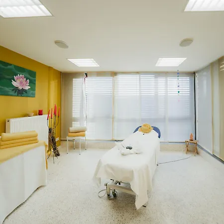 Savoy 3* باد ميرغنثيم